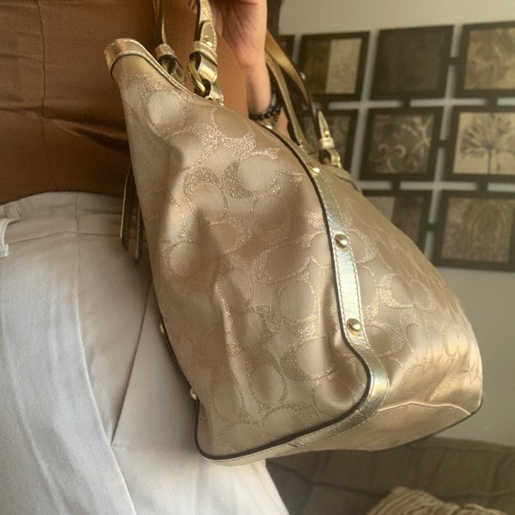 Authentic COACH LUREX METALLIC LEATHER W STUDS ZIP TOP SHOULDER BAG (EUC) - Picture 5 of 16